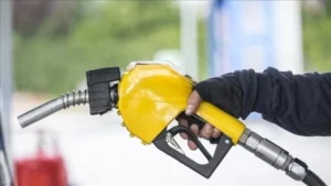 Pazartesi gecesi değişiyor: Motorine ilk kez bu kadar dev indirim geliyor…